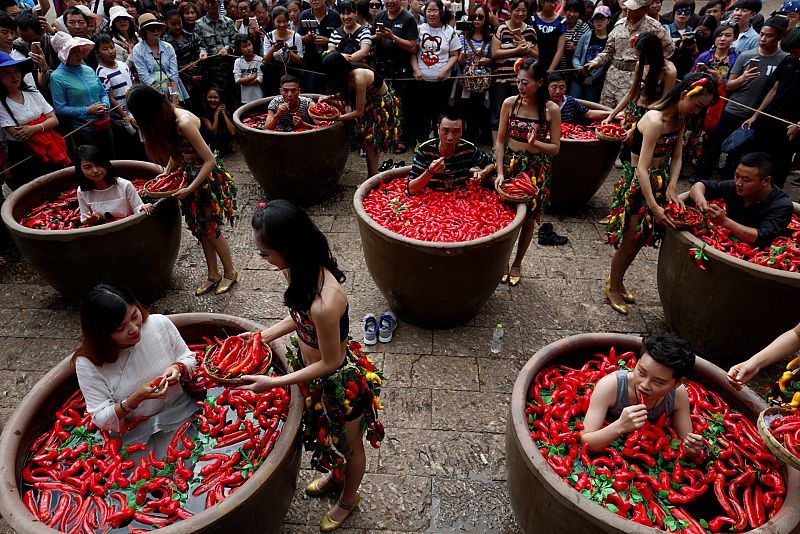 Concurso de comer pimientos rojos picantes en China