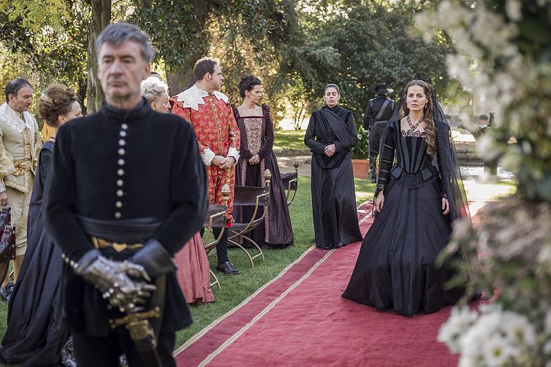 Águila Roja - El Comisario espera a Lucrecia