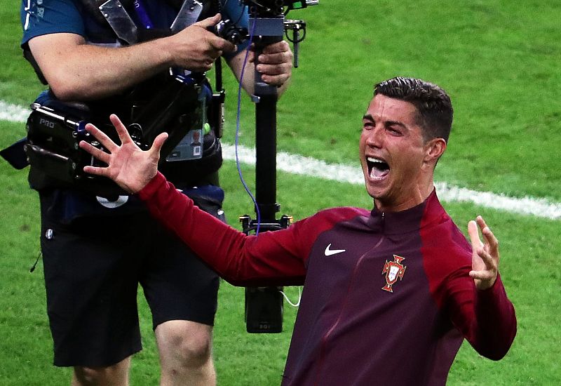 Ronaldo celebra emocionado el título
