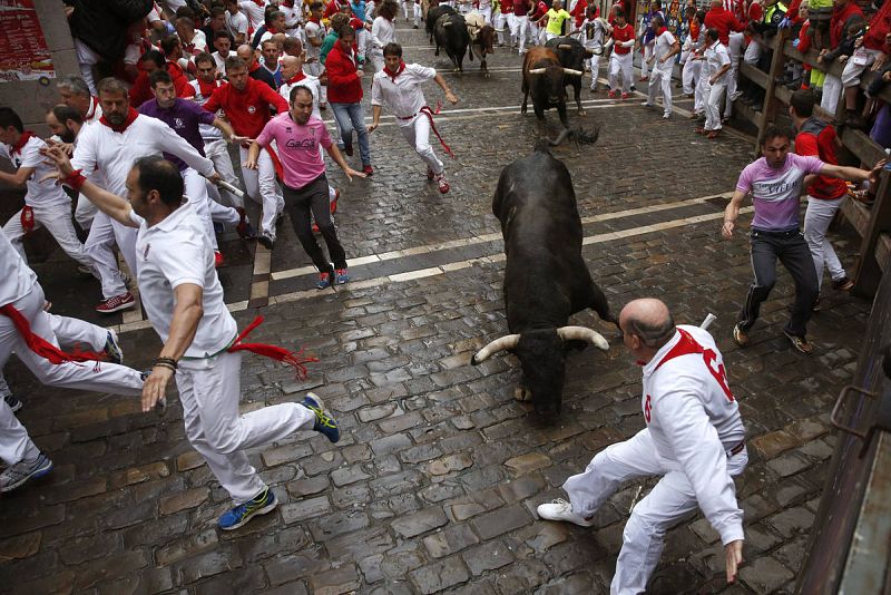 El séptimo encierro de San Fermín 2016 con toros de Núñez del Cuvillo ha sido rápido y emocionante 