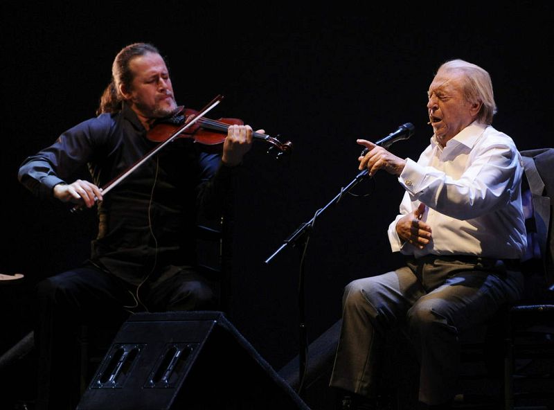Actuación del artista Juan Peña Lebrijano durante la XVIII Bienal de Flamenco de Sevilla, en el teatro de la Maestranza (05/10/2014).