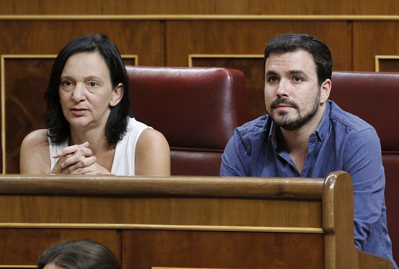Carolina Bescansa y Alberto Garzón, dentro del hemiciclo del Congreso