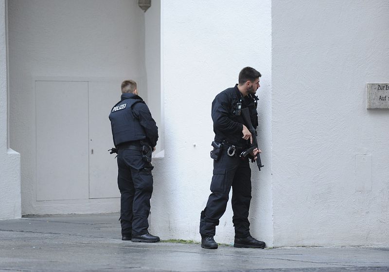 Las Fuerzas Especiales han tomando la zona del centro comercial y los alrededores. Se ha decretado el estado de excepción en Múnich.