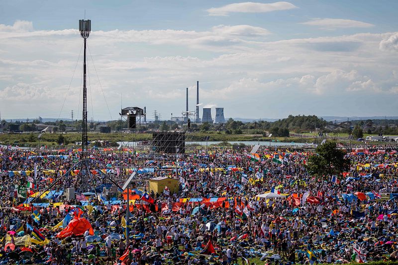 Un millón de jóvenes acuden a escuchar al papa Francisco en la vigilia de la JMJ de Polonia