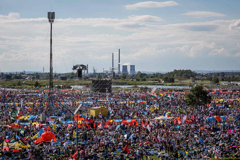 Un millón de jóvenes acuden a escuchar al papa Francisco en la vigilia de la JMJ de Polonia