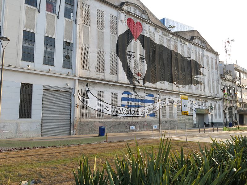 Las pinturas murales han renovado la cara a esta zona del puerto de Río de Janeiro.