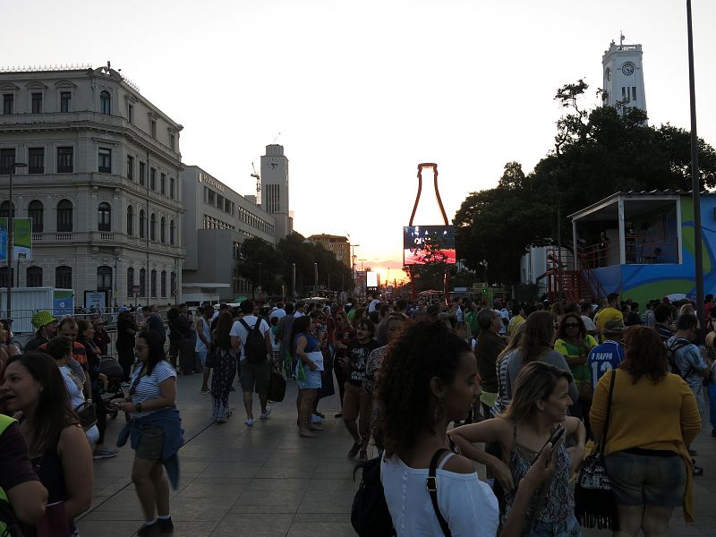 En uno de los extremos del Boulevard Olímpico se sitúa la plaza Mauá.