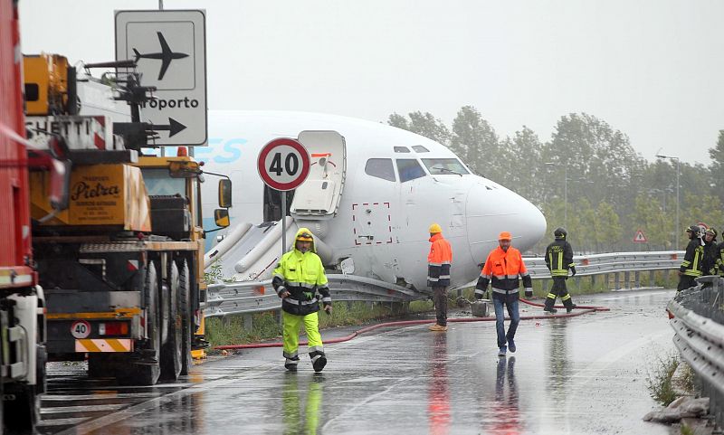 UN AVIÓN DE CARGA DE DHL SE SALE DE PISTA DE AEROPUERTO ITALIANO SIN VÍCTIMAS