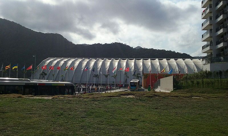 Un gigantesco comedor con capacidad para dar 60.000 comidas diarias alimenta cada día a los atletas.