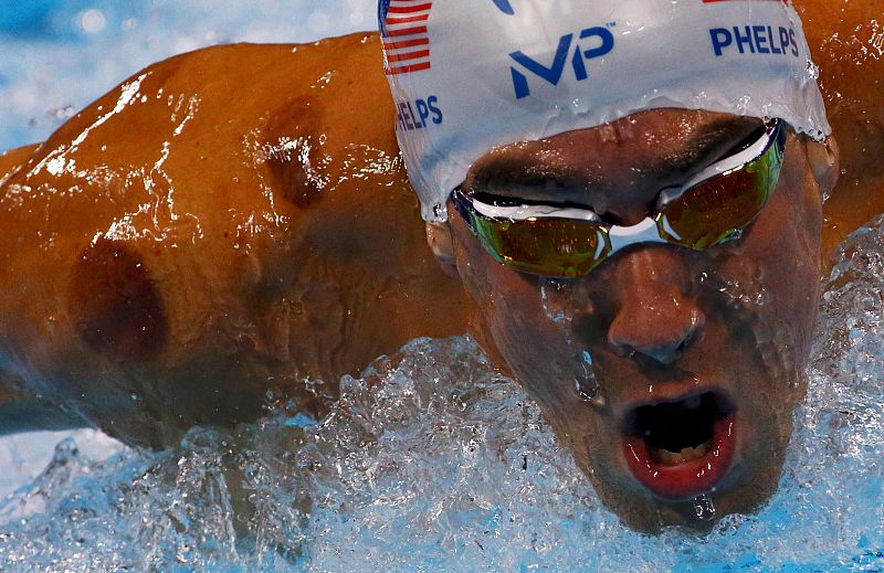 Phelps se mete en la final de 200 mariposa