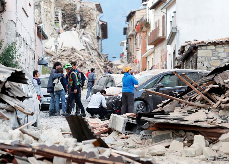 El seismo ha provocado al menos muertos y numerosos daños "graves".