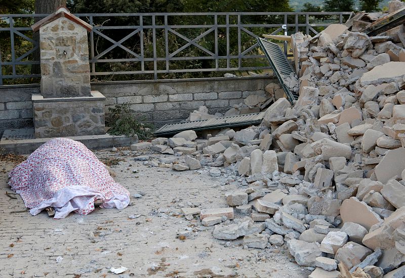 El alcalde de Accumoli afirma que hay al menos seis muertos por el terremoto.