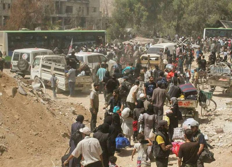 Los habitantes de Daraya durante la evacuación