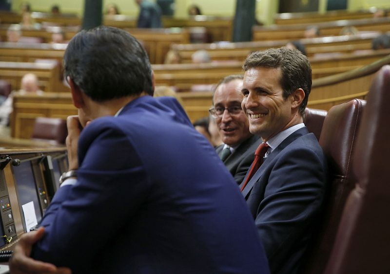 El vicesecretario de Comunicación del PP, Pablo Casado, y el candidato del PP a lehendakari, Alfonso Alonso