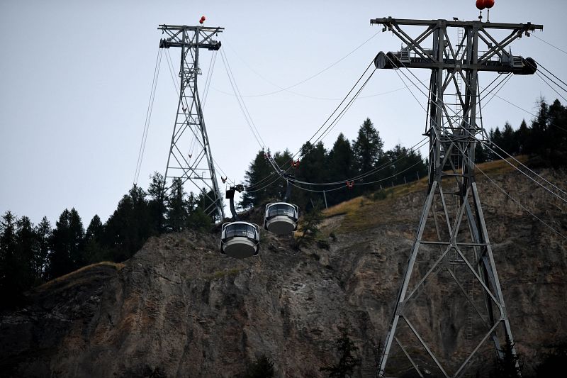Evacúan en helicóptero a 110 personas del teleférico averiado del Mont Blanc