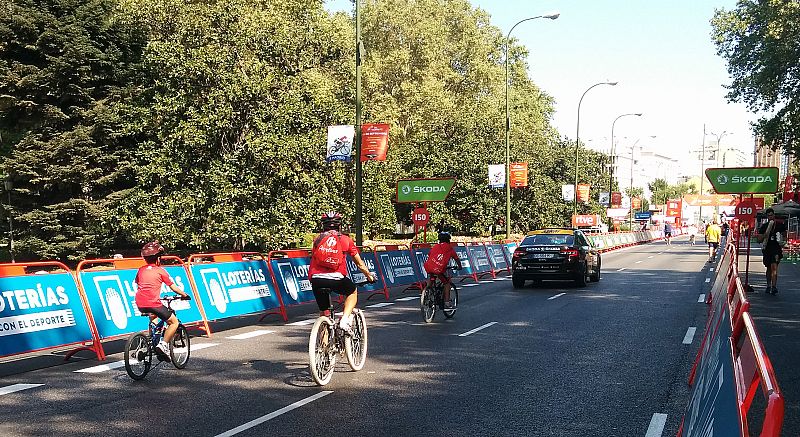Muchas familias aprovecharon la oportunidad para recorrer las calles de Madrid en bici.