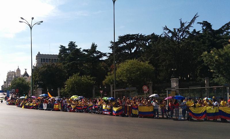 La hinchada colombiana esperaba con pasión la llegada de Nairo Quintana.