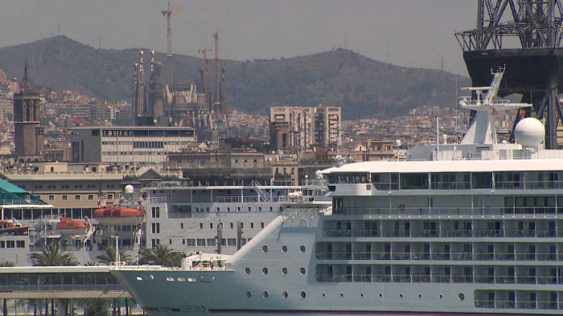 La brisa  envía  los gases contamianates de los cruceros a la ciudad