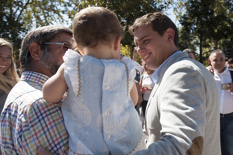ALBERT RIVERA EN ACTO DE CAMPAÑA EN OURENSE