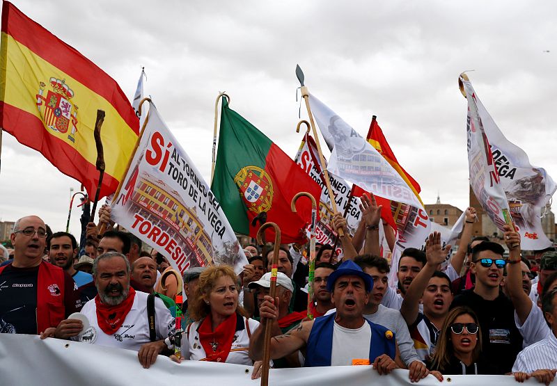 Defensores del Toro de la Vega se han manifestado a favor de la fiesta tradicional.