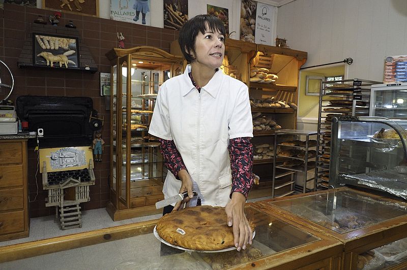 ANA PONTÓN PRESENTA SUS PROPUESTAS PARA AUTÓNOMOS EN UNA PANADERÍA
