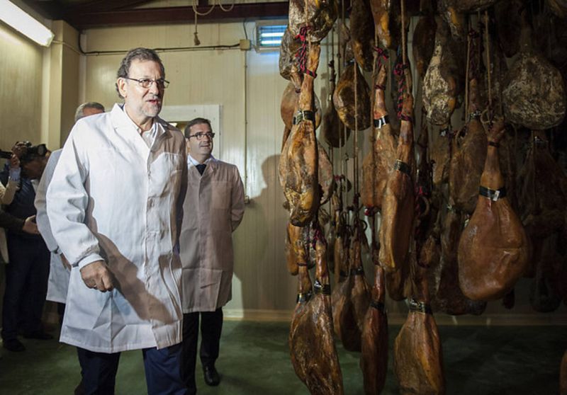 Rajoy visita un secadero de jamón en A Cañiza