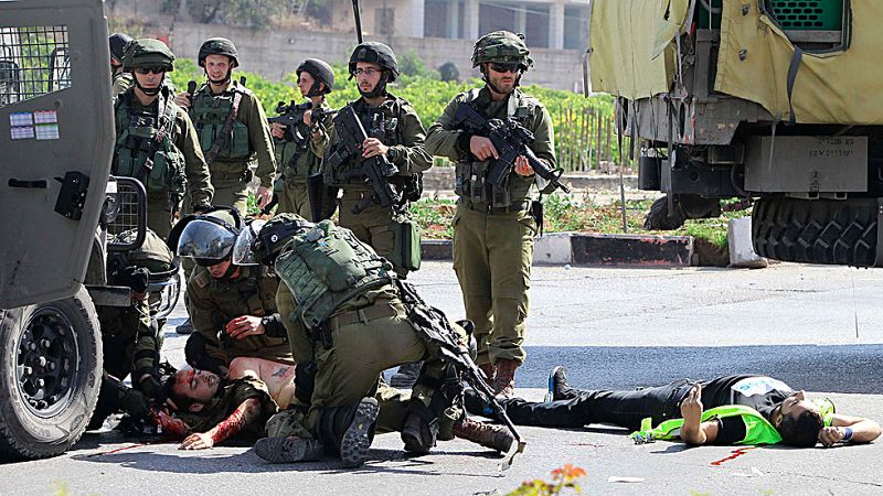 El 16 de octubre, durante el "Viernes de la Ira" en Cisjordania y Gaza, un palestino fue abatido tras acuchillar a un soldado en Hebrón. El agresor vestía un chaleco de prensa.