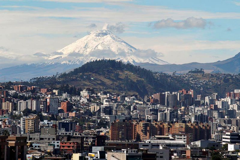 El volcán Cotopaxi, al norte de Quito