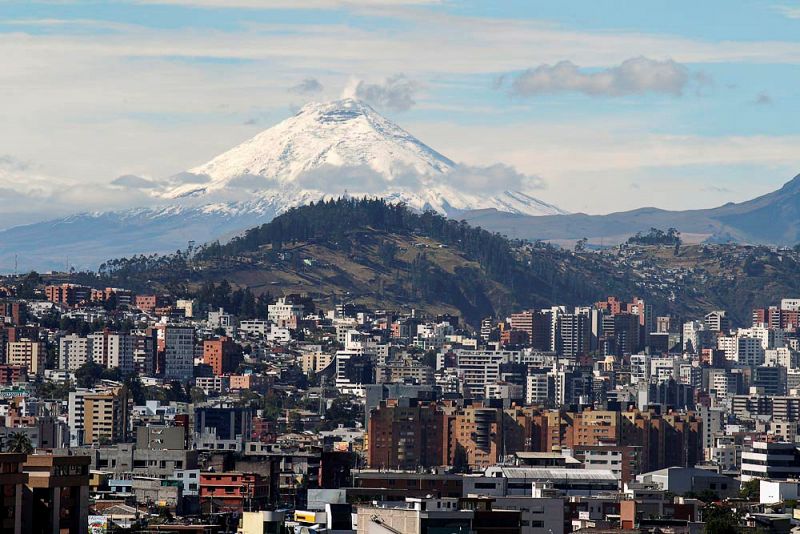 El volcán Cotopaxi, al norte de Quito