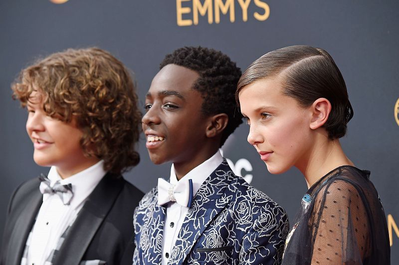 Los actores Gaten Matarazzo, Caleb McLaughlin y Millie Bobby Brown, protagonistas de la exitosa serie de Netflix.