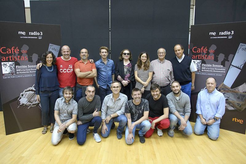Foto de familia de 'Café de Artistas'.