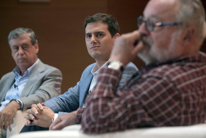 COLOQUIO SOBRE 'LOS RETOS CONSTITUCIONALISTAS EN ESPAÑA'