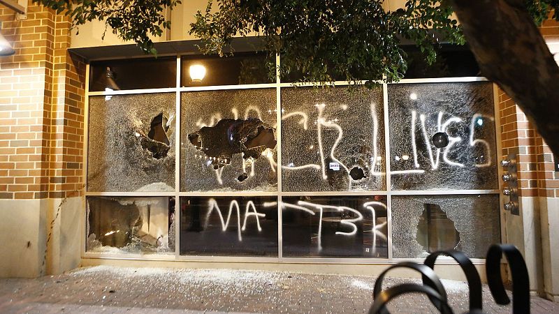 Los disturbios han estallado tras la muerte de un ciudadano afroamericano, Keith Scott, a manos de la Policía.