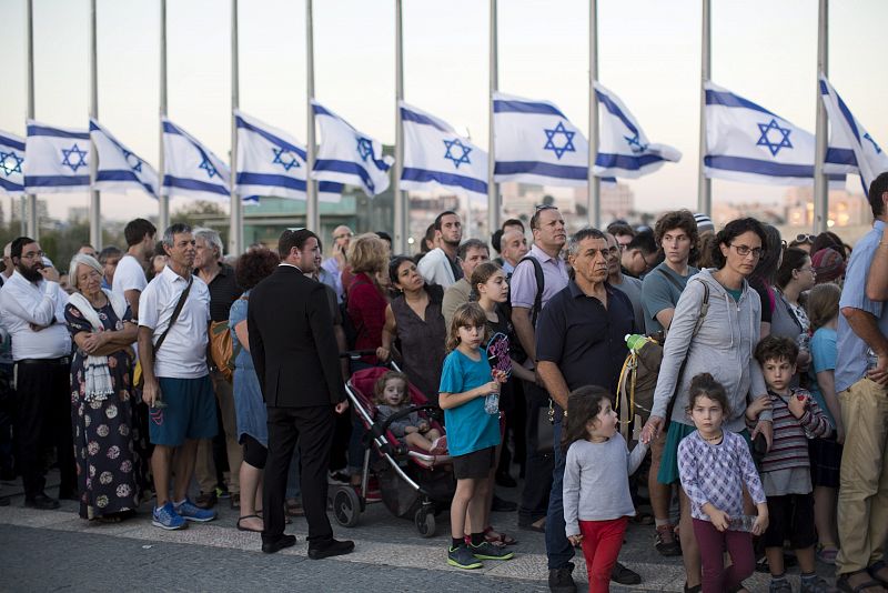 Una multitud espera para poder ofrecer su último adiós al expresidente israelí Simón Peres