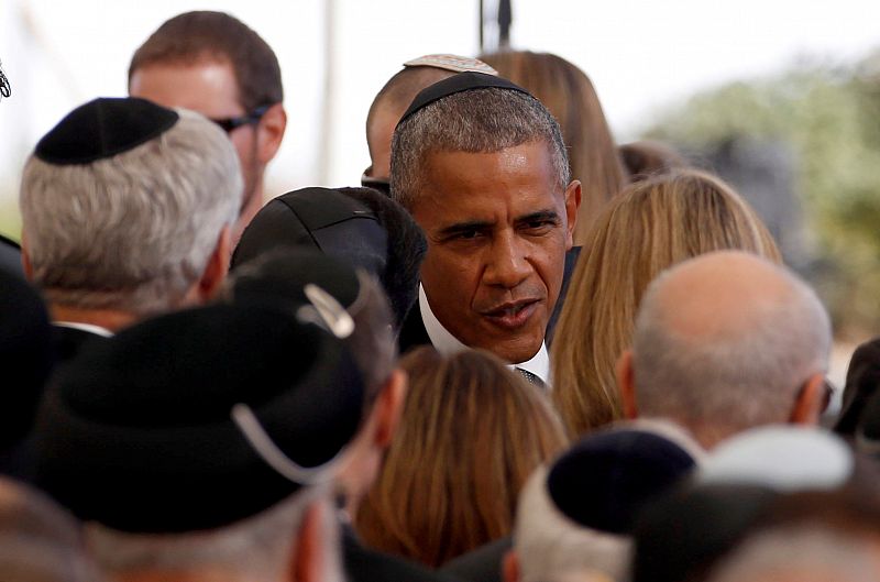 Obama con una 'kipá' en el funeral por Simón Peres