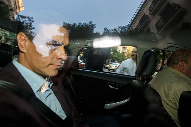 Pedro Sánchez llega a Ferraz en coche y entra por el garaje