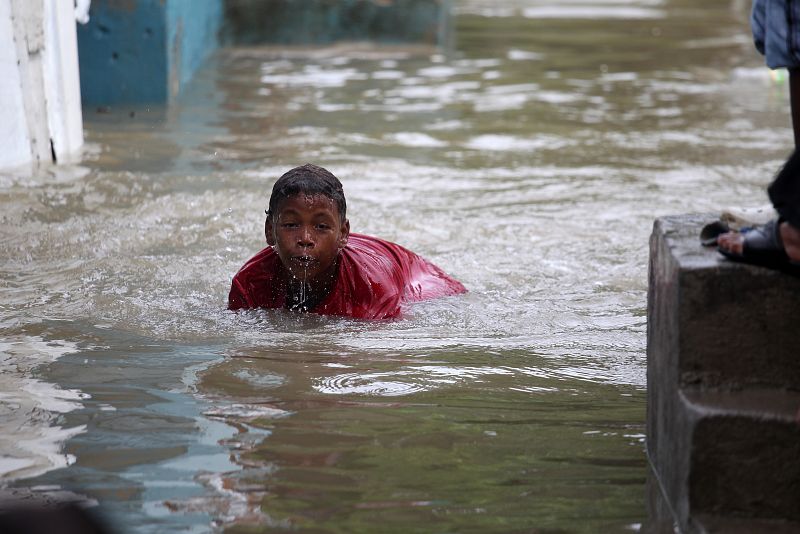 Tres muertos y 18.000 desplazados en República Dominicana