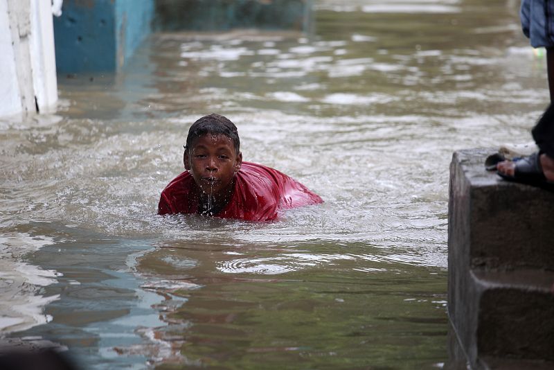 Tres muertos y 18.000 desplazados en República Dominicana