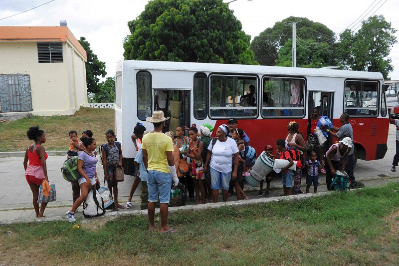 Residentes del pueblo de Cecilia en Guantánamo, abandonan la localidad