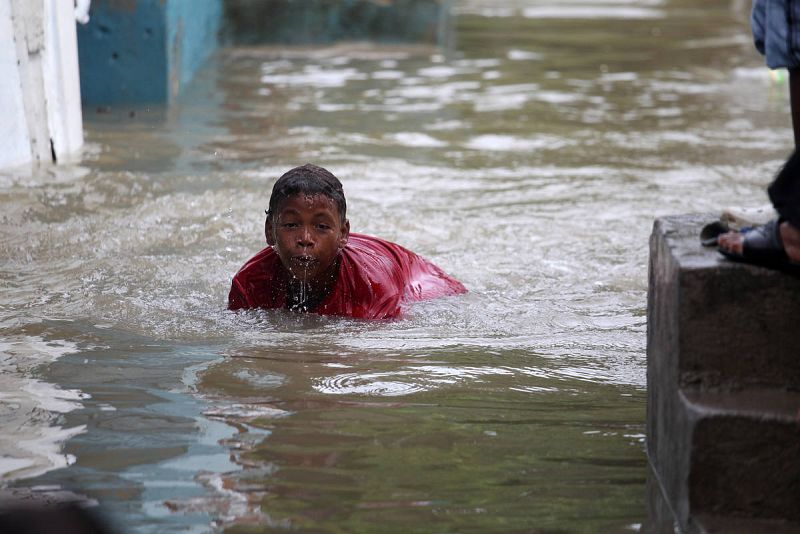 Tres muertos y 18.000 desplazados en República Dominicana