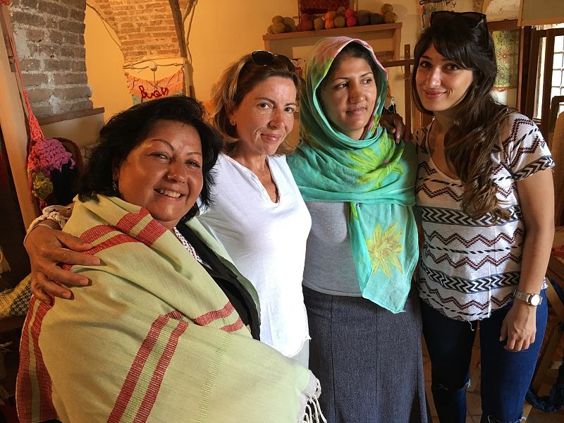 El equipo en un momento de la grabación del reportaje 'Riace abre la puerta'