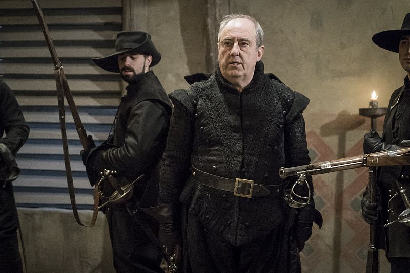 Águila Roja - El Cardenal Mendoza con la Guardia