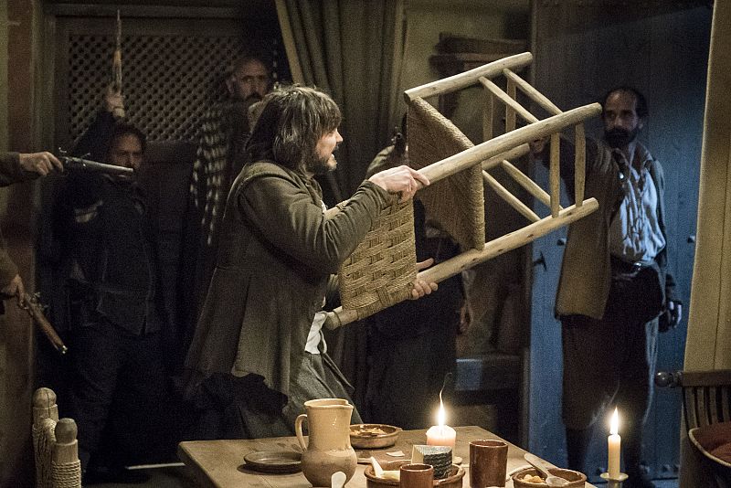 Águila Roja - Gonzalo se defiende de la Guardia