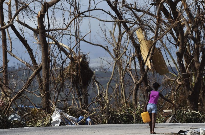 Los afectados por el huracán Matthew intentan volver a la normalidad