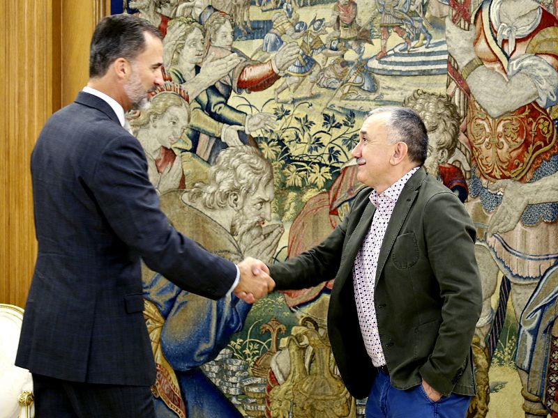 El rey Felipe recibe en el Palacio de la Zarzuela al secretario general de UGT