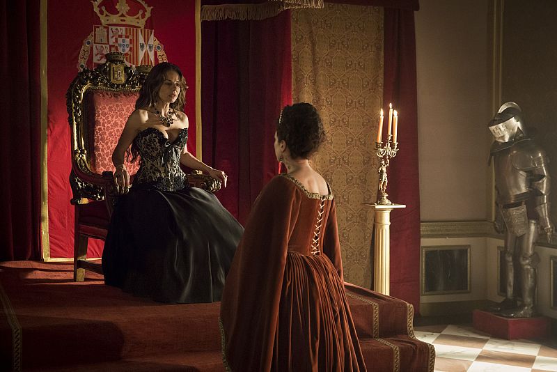 Águila Roja - La reina y Lucrecia