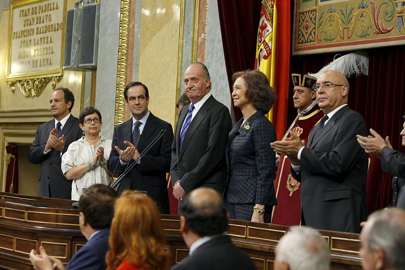 Los reyes en el 50º aniversario del primer asesinato de ETA (2010)