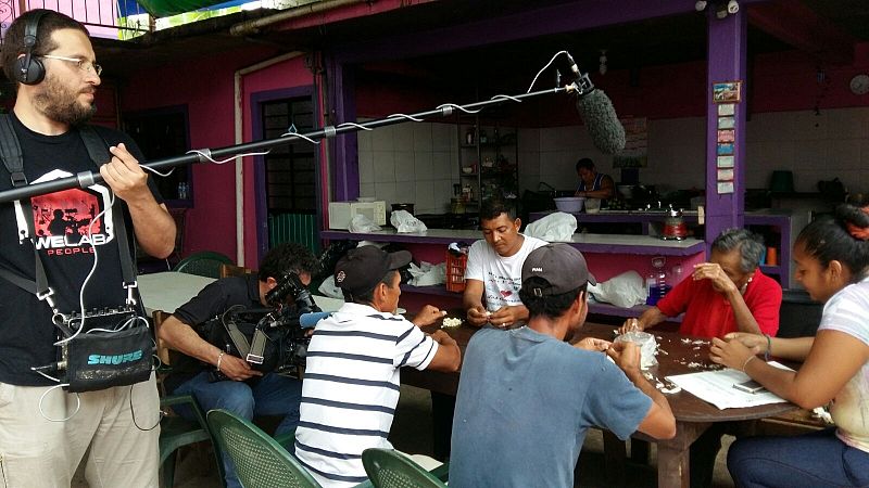 Migrantes colaboran en la cocina de las patronas