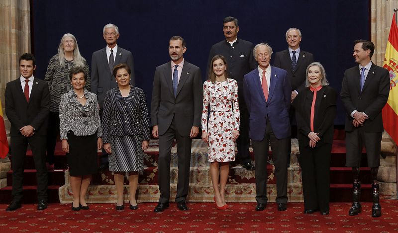 Posado de los reyes junto con los premiados