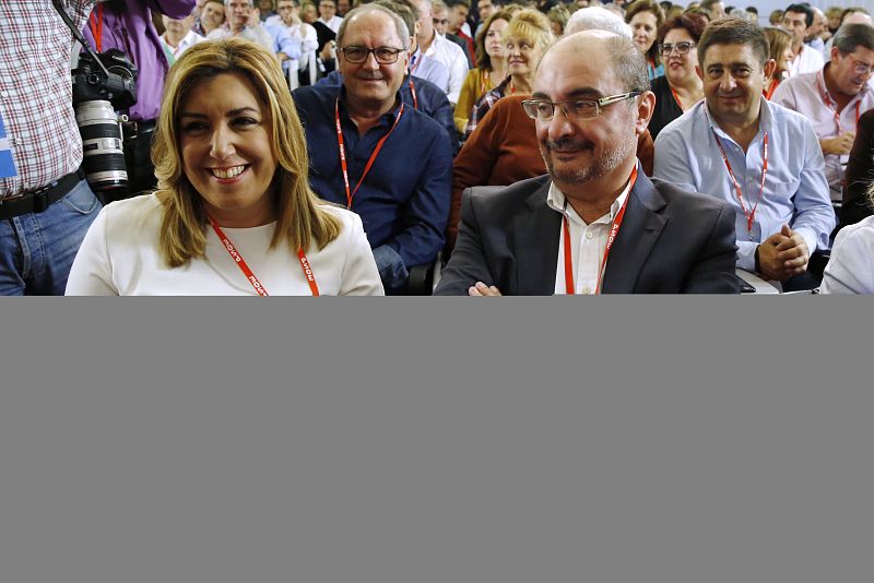 La presidenta de la Junta de Andalucía, Susana Díaz, junto al presidente del Gobierno de Aragón, Javier Lambán, antes de que comience la reunión